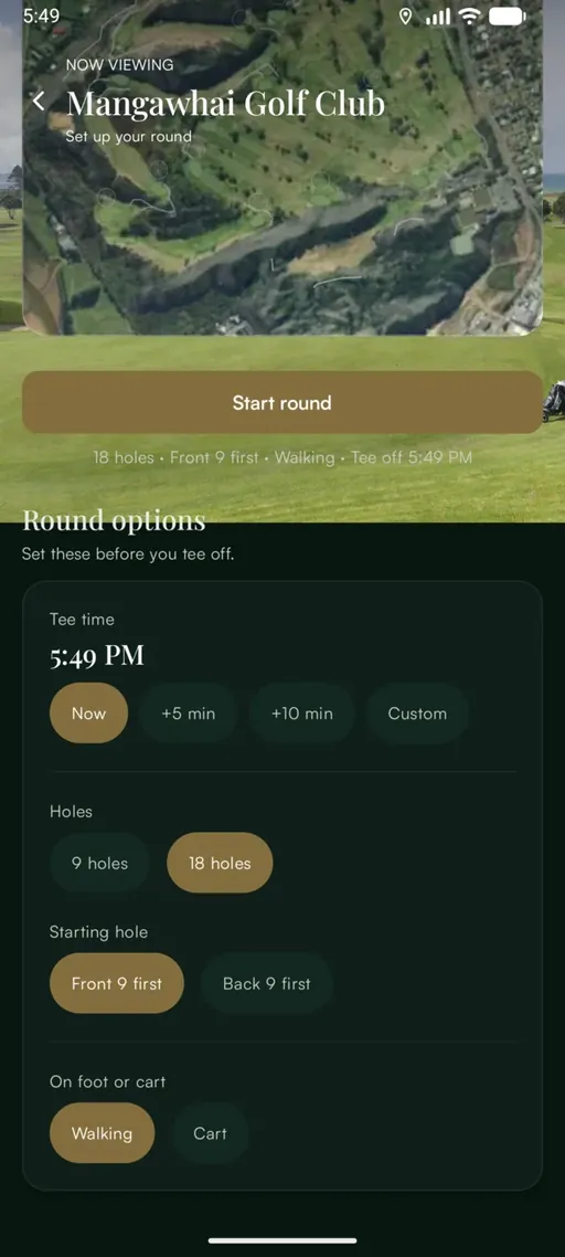 Round options panel showing tee time, holes, starting hole and on foot or cart choices, above a Start round button.